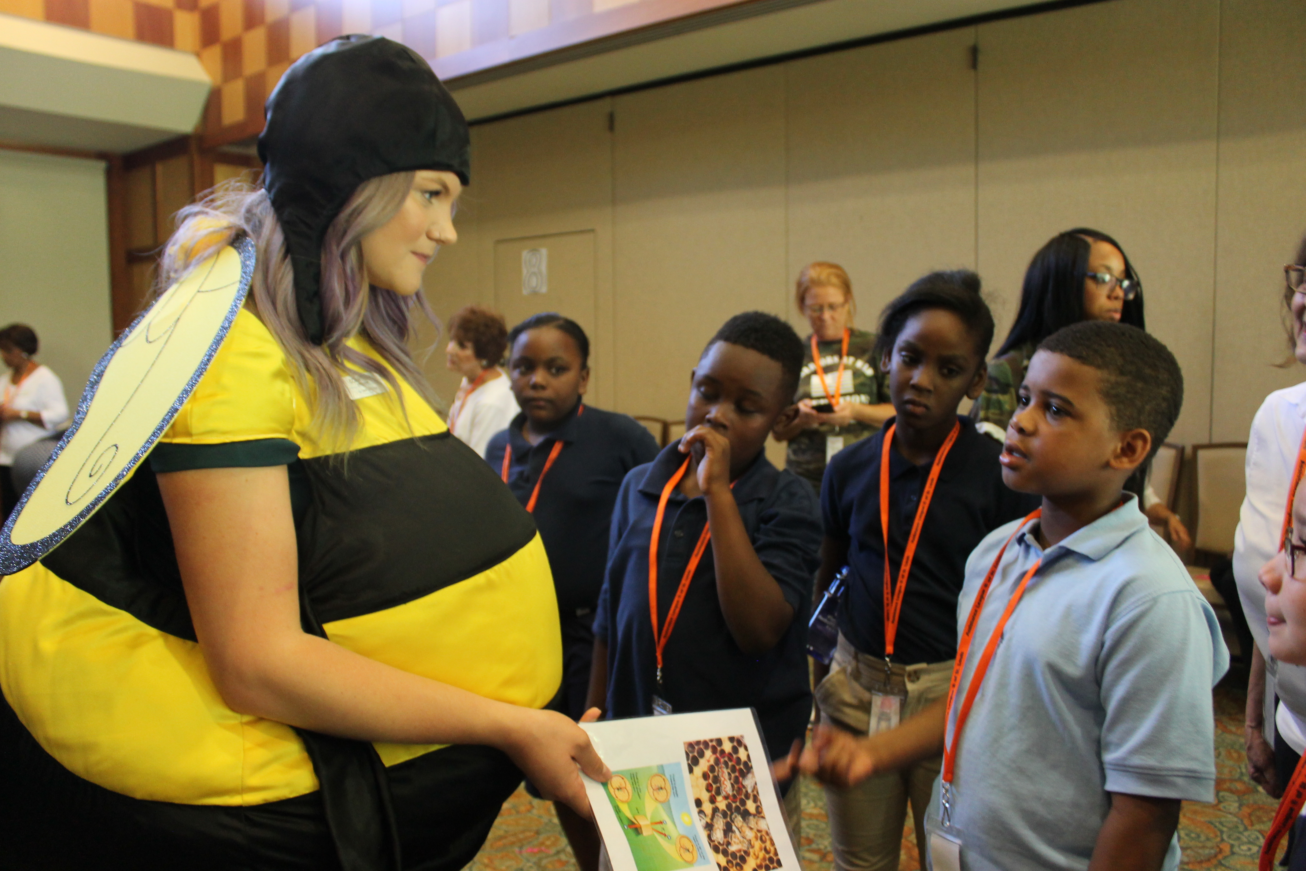 9 23 19 discovery day at zoo educator at the zoo discusses pollinators